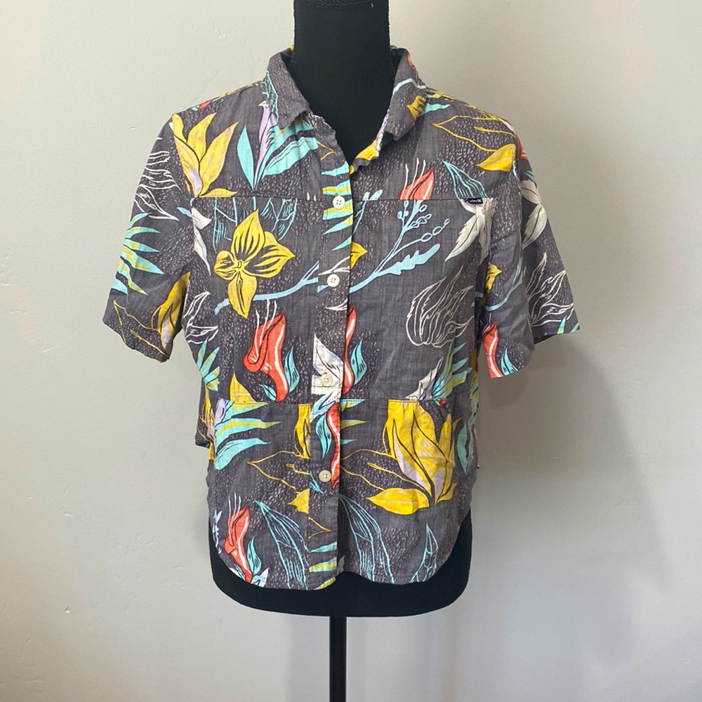 Womens crop Button up Tee